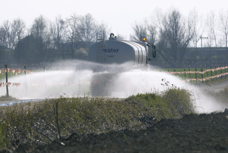 Cisterna trasporto e distribuzione acqua industriale per innaffiamento e lavaggio strade e gallerie